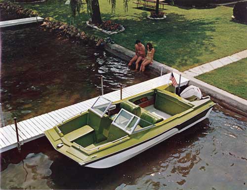 Duo Ranger 17 shown with optional twp-tone hull.
