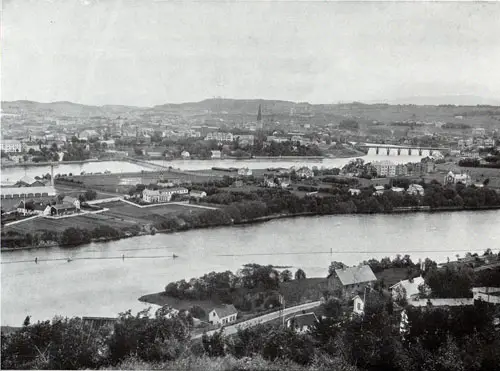 Photo 051: Trondhjem - View of Nidelva River 