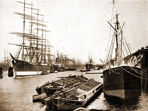 Busy Scene in Hamburg Harbour ca. Early 1900s.