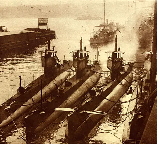 American Submarines of the K-Class Fitted out with Machinery and Equipment of the Latest Type